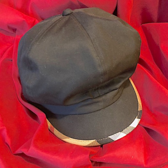 Burberry Accessories - NEW BURBERRY NEWSBOY HAT